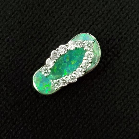 Emerald Green and Silver Sandal Pendant - Picture 2 of 7